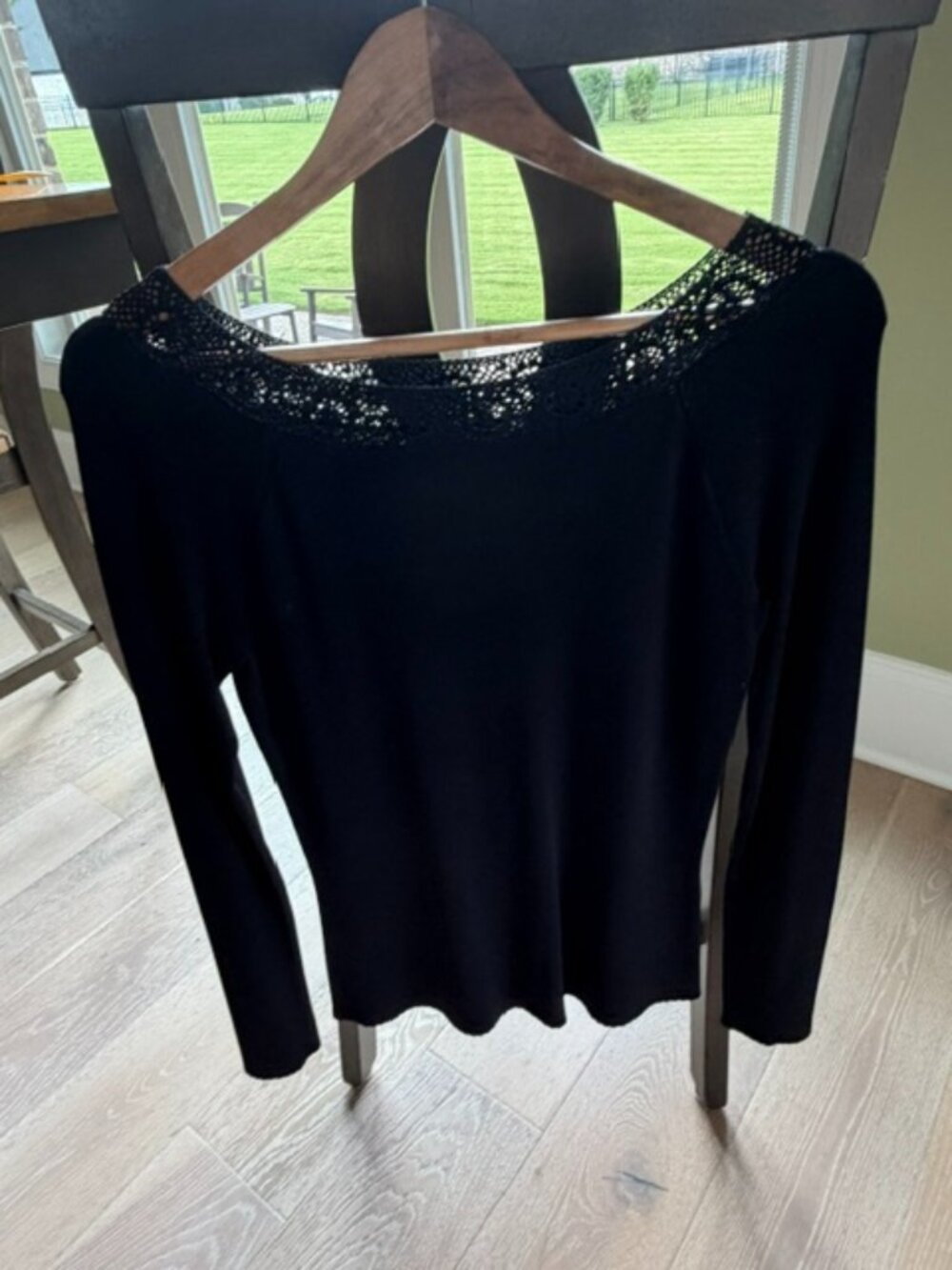 Cyrus Black top size M  --  moving